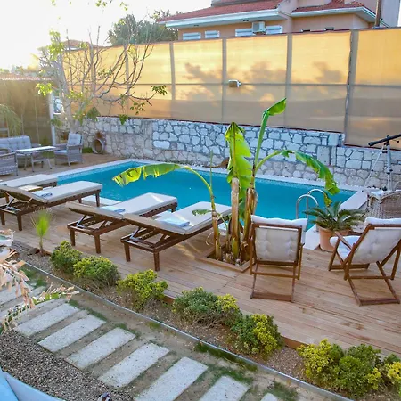 Londia Ξενοδοχείο *